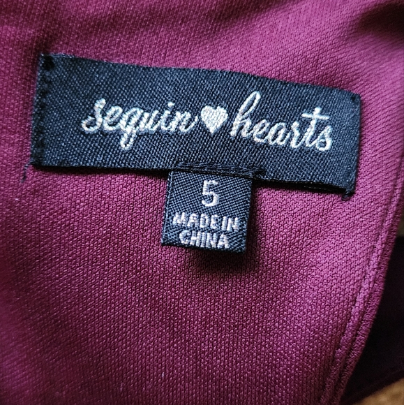 Beautiful Burgundy Front Slit Dress. SIZE: 5 COLOR: Burgundy - Picture 8 of 9